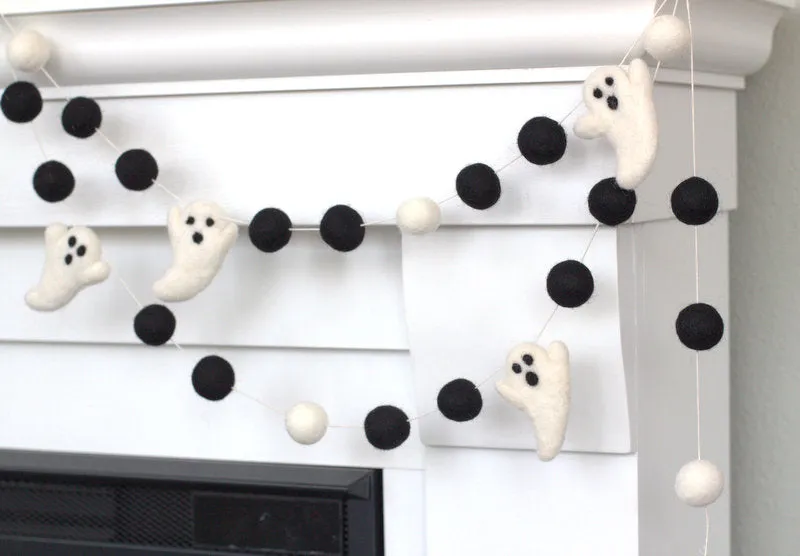 Ghost Halloween Garland- Black & White