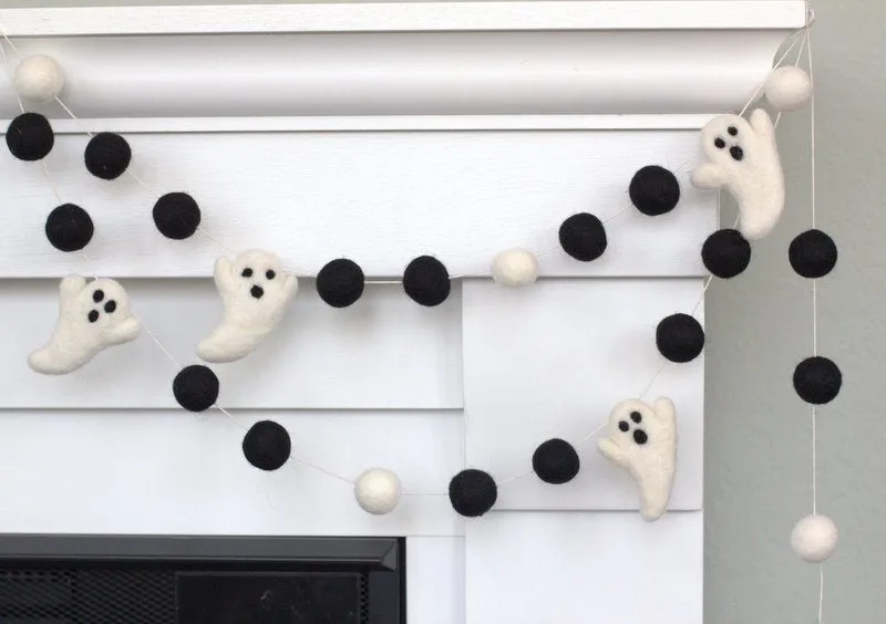 Ghost Halloween Garland- Black & White