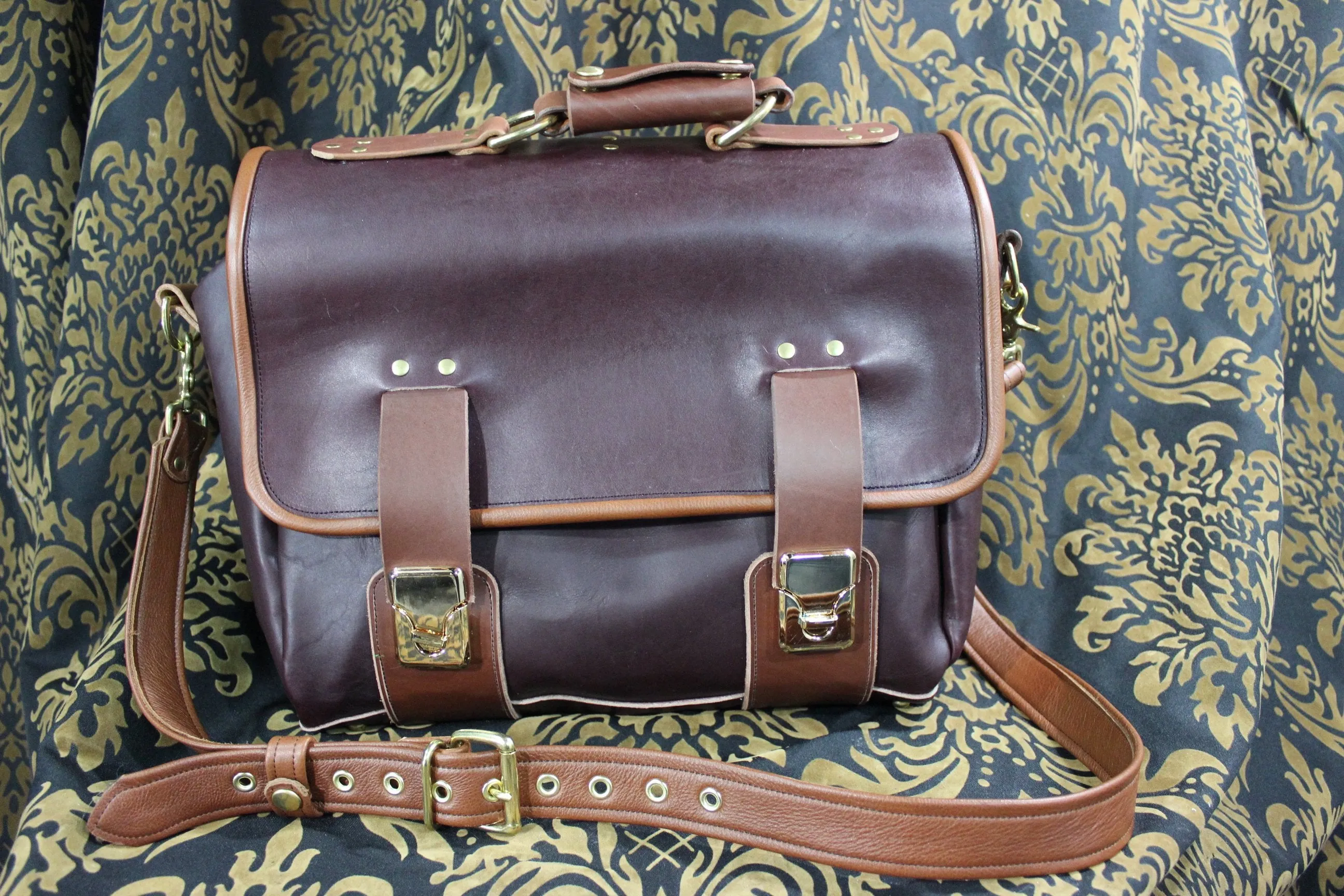 PACKMASTER - Plum Pull-Up Messenger Bag *Limited Edition*