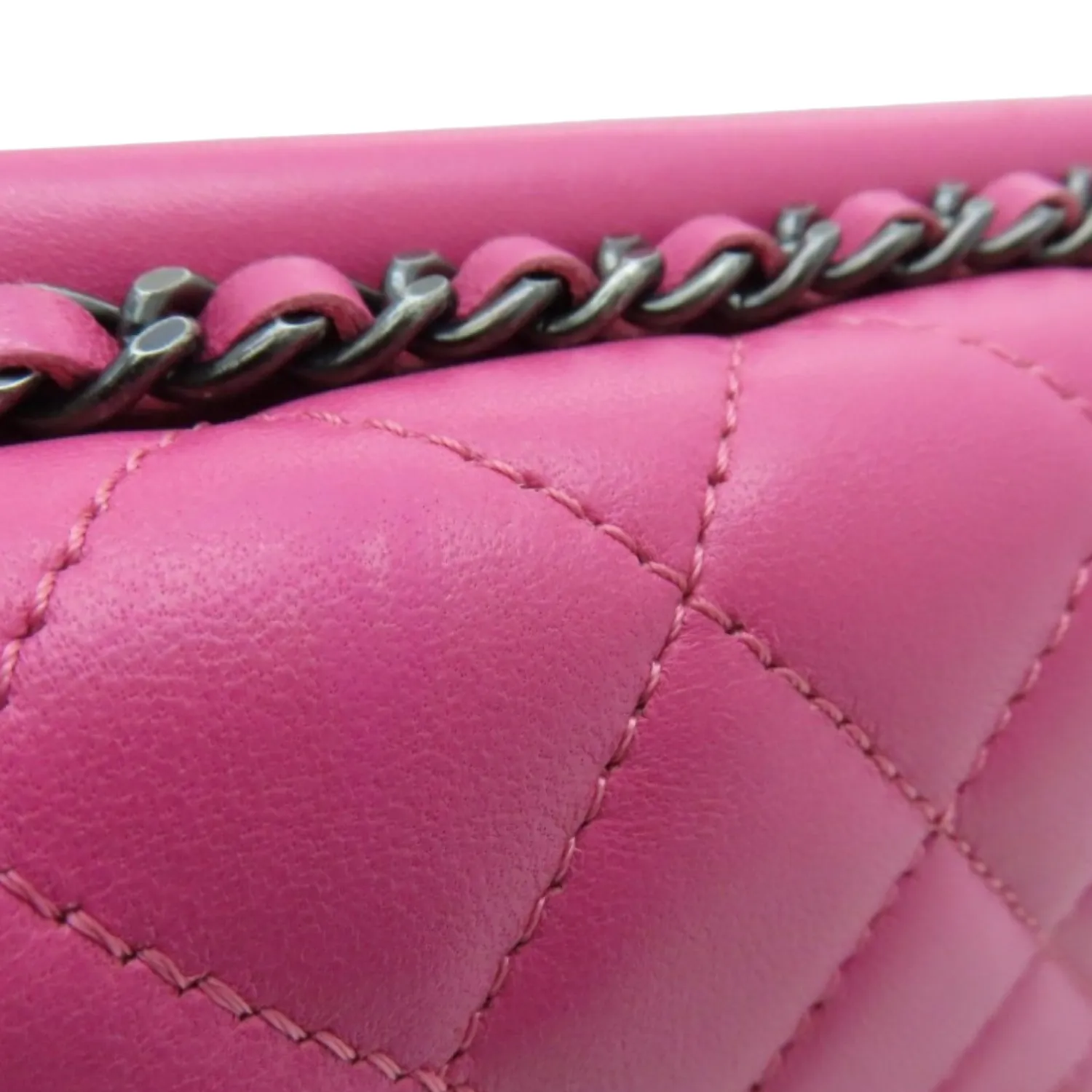 Pre-Owned Chanel Pink Lambskin Chain Shoulder Bag