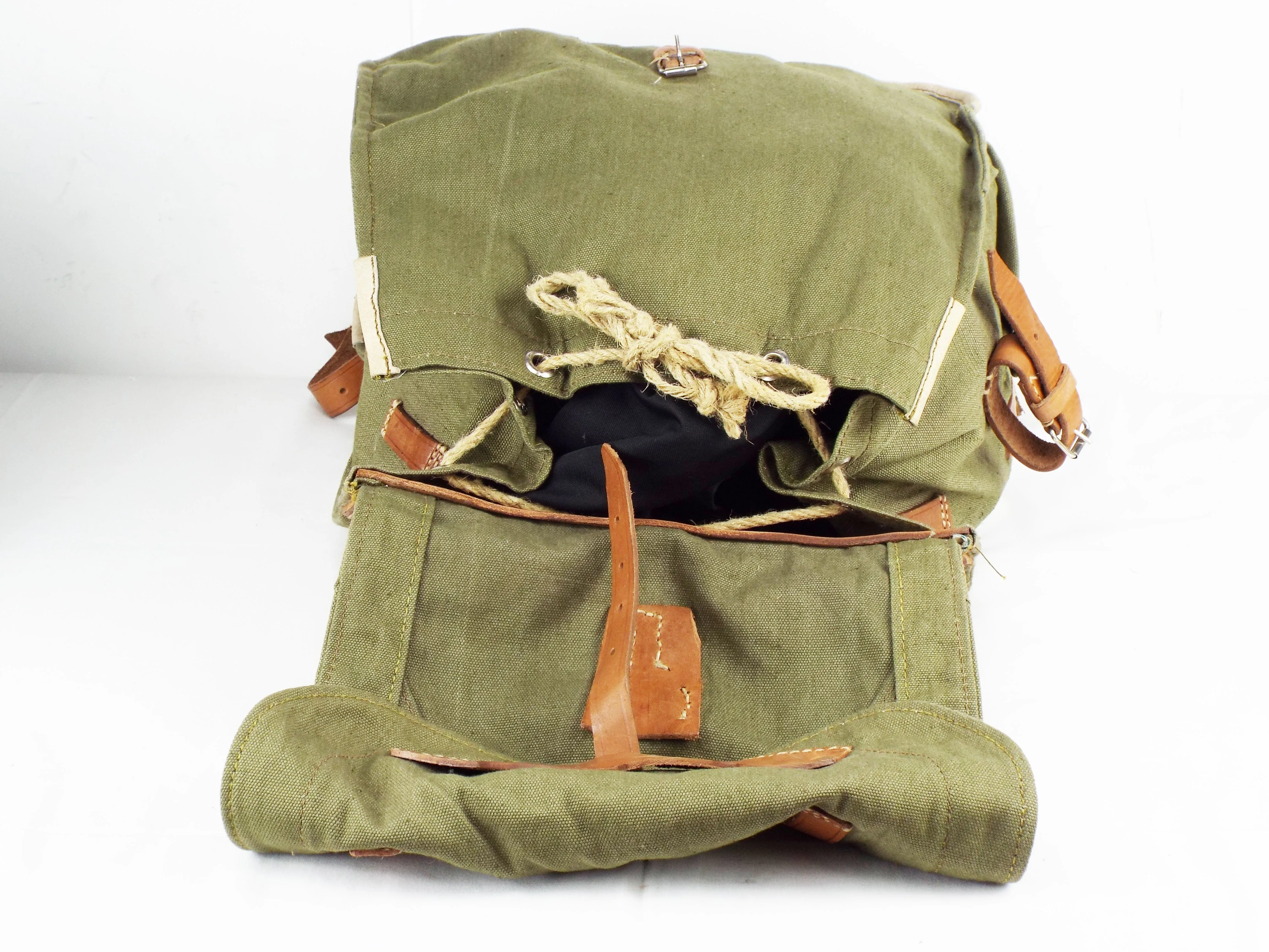 Romanian Army - Vintage 30 Litre Canvas Rucksack - Green - Unmodified